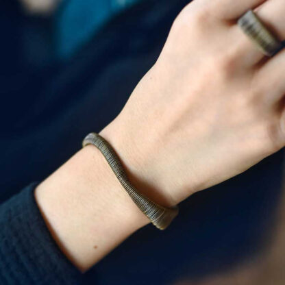 Simple Design Wrapped Copper Luck Wealth Adjustable Cuff Bracelet - 图片 10