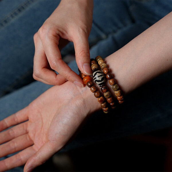 Tibetan Bodhi Seed Amber Dzi Bead Agate Zakiram Goddess of Wealth Beads Triple Wrap Bracelet - 图片 17